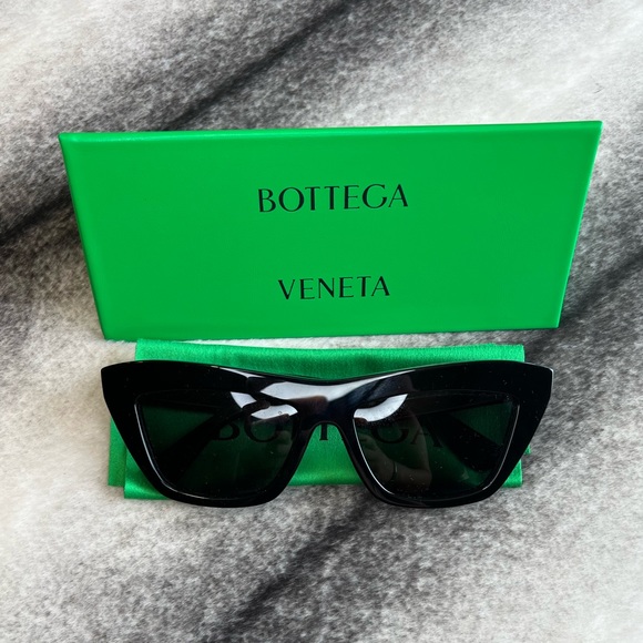 Bottega Veneta BV1121S Sharp Wayfarer Black Sunglasses - Picture 1 of 8